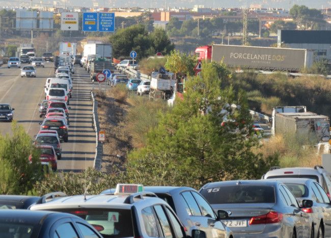 atasco acceso al poligono fuente del jarro de Paterna